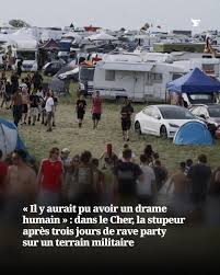 Le temps d'un week-end, près de 20 000 festivaliers se sont retrouvés près  de Bourges pour un teknival sur un terrain de l'armée française où sont  encore enfouies des mines. Un événement