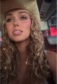 Carmen Connor's Instagram, Twitter & Facebook