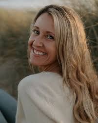 Janine Porter's Instagram, Twitter & Facebook