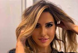 Jul 02, 2021 · dopo la notizia inaspettata di alessia marcuzzi, anche giorgia rossi ha annunciato di lasciare mediaset. Giorgia Rossi Chi E La Giornalista Di Sport Mediaset Eta E Fidanzato