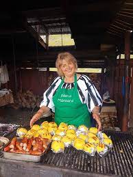 Programul cuprinde și spectacole de muzică populară și dansuri păstorești. Tocanul De Oaie Din Novaci Atestat Ca Produs TradiÈ›ional