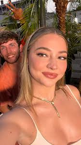 My phone got passed around like the Blackbeards 👑 at the premiere 🤳 , 📸  @officialbrooksmedia @336.nel , #obx #obxedit #brooksmedia  #officialbrooksmedia #premiere #madelyncline #chasestokes #johnb ...