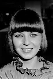 Linda Williams's Instagram, Twitter & Facebook