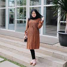 Sementara itu, moms bisa beralih ke fashion ibu hamil yang tidak kalah gaya. 10 Ide Padu Padan Tunik Ibu Hamil Ala Selebgram Saritiw Fashionable Bersama Babybump Di Hari Raya
