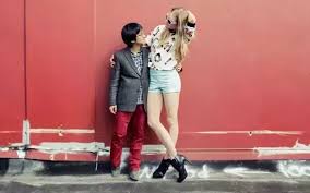 Inches = 165 cm ÷ 2.54 inches = 64.96″ feet = 64.96″ ÷ 12 feet = 5.413′ feet = 5′ &.413′. What Should Be The Optimum Height Difference Between Perfect Couples Quora