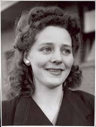 51 Women with curls Images: PICRYL