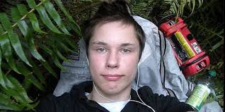 Could feds keep Barefoot Bandit, mom from profit?