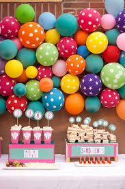 Wall birthday decoration at home with balloons. Balloons Are The Easiest Way To Decorate A Venue Or A Home For A Party Balloon Decoration Doesn T Party Balloons Diy Balloon Decorations Balloon Decorations