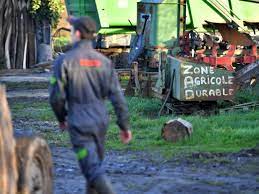 L'année dernière, les cinq tonnes de farine qu'il a produites ont été intégralement consommées par les habitants de la zone. Notre Dame Des Landes Les Zadistes Refusent Toute Expulsion Challenges