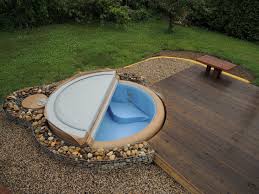 Venkovni Virivka Softub Zapustena V Zemi Hot Tub Garden Hot Tub Landscaping Hot Tub Backyard