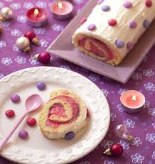 Buche De Noel A La Rose Glacage Mascarpone Et Smarties Recette Buche De Noel Recettes De Cuisine Recette