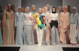 Nanida jenahara nasution atau dikenal dengan nama jenahara ini dikenal sebagai desainer hijab asal indonesia. Saat Desainer Indonesia Jadi Trendsetter Busana Muslim Merdeka Com
