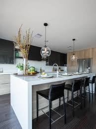 Aplicaciones que controlan los electrodomésticos, i+d, diseños ergonómicos… esas cocinas que nos parecían de ciencia ficción, ¡hoy son un hecho! 1001 Ideas Para Cocinas Americanas De Ensueno Cocina Integrada En Salon Decoracion De Isla De Cocina Estilo De Cocina