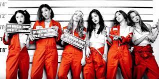 Iu於1993年5月16日生於韓國，自小在首爾長大，與其父母和弟弟住在一起。 iu上小學，家庭經濟狀況惡化 ，父母因為為他人作擔保而欠下了巨債 ，一家人被逼要分開生活，她和弟弟被迫與父母分開居住，與iu的奶奶和表姐在一間公寓中度過了一年多貧困的生活 。 Around The Web Ailee Iu Interviews Exid Nine Muses Amuro Namie Reviews Asian Junkie