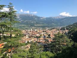 This is reinforced every evening with its hundred tollings on the miravalle hill by maria dolens, an enormous bell fused with the bronze from the cannons. Rovereto Wikipedia