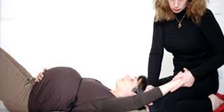 Des cheveux intensément hydratés et glossy. Shiatsu 9 Postures Pour Soulager Les Douleurs Pendant La Grossesse Femininbio