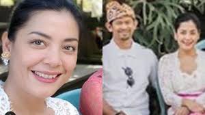 Lulu tobing akhirnya telah resmi dengan sang kekasih. Tak Pernah Terekspos Begini Sosok Kekasih Lulu Tobing Yang Disebut Cucu Seorang Raja Kapal Tribun Manado