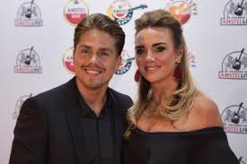 André hazes en monique westenberg zijn uit elkaar. Andre Hazes Bevestigt Ik Ben Weer Terug Bij Monique De Limburger Mobile