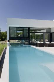 Grand Bell House In Buenos Aires By Andres Remy Arquitectos Maison Architecte Piscine Maison Belle Maison