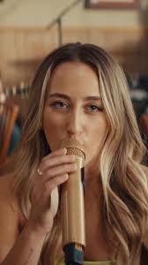 Ashley Cooke Tribute to Avril Lavigne: From Childhood Memories to Headline  Set