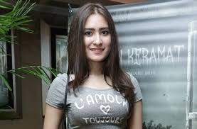 Angbeen rishi akhirnya angkat bicara soal pertunangannya dengan adly fairuz. Kumpulan Artikel Gosip Dan Berita Angbeen Rishi Grup 2 Wowkeren Com