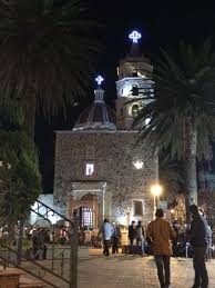 Todos saben en el pueblo que la basílica de guadalupe tiene un fantasma que está siempre rondando por allí, ya que el capellán que la cuidaba falleció por una enfermedad, entones no había nadie para que toque las campanadas y sin embargo estas se seguían oyendo. Valle De Guadalupe Jalisco Fiestas Jalisco Valle De Guadalupe Jalisco Mexico