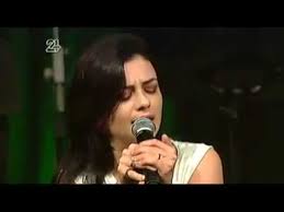 ומכאן נוצר כדור שלג שהתגלגל והתגלגל ברשת עד שהגיע השבוע לשתי כוכבות ישראליות שנחשבות לאנינות טעם בכל הקשור באופנה: Ninet Tayeb Rehab × ×™× ×˜ ×˜×™×™×' Youtube