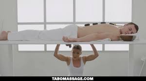 Melktisch Überraschung auf großen Schwanz - XNXX.COM