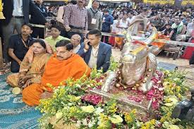 मुख्यमंत्री डॉ. यादव ने महाशिवरात्रि पर सपत्नीक भगवान महाकाल की पूजा कर  अभिषेक किया