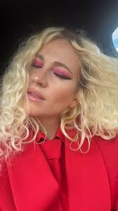 hooopla make up ❤️ watch the last slide to see what I started off with but  nobody approved lol