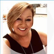 Lisa Blackmon Roach (@theprissyparrot)