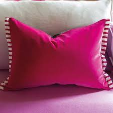 Www Miriamzulategui Com An Elegant Velvet Cushion In Contrasting Colours Of Fuchsia Pink And Black Kissenbezuge Kissen
