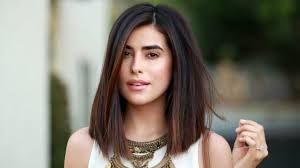Medium length straight hairstyles get a spotlight with brightly colored bangs and the rest of the hair a different shade. 30 Medium Straight Hairstyles For Women To Look Attractive Haircuts Hairstyles 2021
