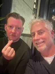 Dennis Travers's Instagram, Twitter & Facebook