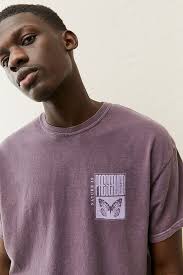 Please refer to our faq page for shipping and sizing info. Uo T Shirt In Verwaschenem Lila Mit Naturmotiven Urban Outfitters De