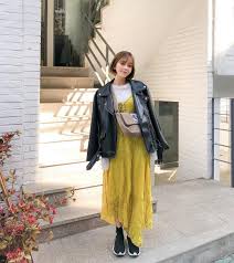 chuu japan official on instagram イエローのワンピースで春の雰囲気アップ ちょっと派手なカラーだと思ったら黒のアイテム合わせて少しダウンしてくれるとok chuu todaychuu 韓国ファッション 韓国通販
