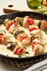 Bunte Hahnchenspiesse In Deftiger Gemusesauce Rezept Rezepte Abendessen Rezepte Einfache Gerichte