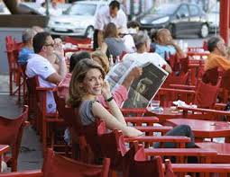 Certes, le concept n'est pas nouveau, mais je ne m'en lasse absolument pas. Fourchette Et Sac A Dos Documentaire Programme Tv Replay