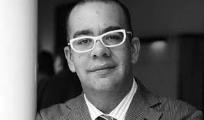 Nicolás Alvarado critica "las lentejuelas 'nacas' de Juan Gabriel"