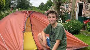 Braunton boy sleeping outside invites children on 'big camp-out' - BBC News