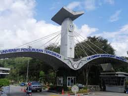 Pusat kokurikulum telah diletakkan di bawah pengurusan hal ehwal akademik (hea) dan bertanggungjawab kepada timbalan naib canselor (akademik & antarabangsa) mulai september 2010 hingga sekarang. Uum Lanjut Arahan Bekerja Dari Rumah