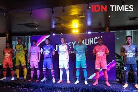 Jersey limited edition persita x feeding jakarta ini secara resmi dirilis pada jumat, 20 november 2020, bertepatan juga dengan peringatan hari anak internasional. Foto Liga 1 2020 Persita Tangerang Luncurkan Jersey Dan Logo Baru