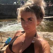 Rosie Pickering (@Rosiepickering)