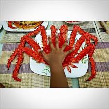 Kepompong gergasi ini juga sering dipanggil alaskan king crab, ketam jepun, dan ketam rusia kerana saiznya, yang boleh mencapai sehingga 25 kilogram dan mengukur sehingga 10 kaki. King Crab Alaska Telur Sotong Kuantan Zira Frozen Facebook