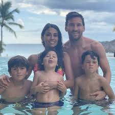 Jun 21, 2021 · la publicación de georgina rodríguez ha vuelto a ser un nuevo éxito en la red social. Antonela Roccuzzo Messi Startseite Facebook