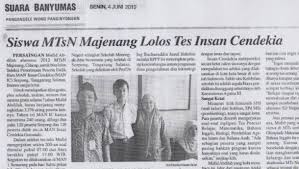 Terdapat 2 arti ' date line ' di kamus bahasa inggris terjemahan indonesia yang masuk ke dalam kelas kata nomina (kata benda). 3 Kata Dalam Bahasa Inggris Paling Sering Salah Dieja Chez Lorraine