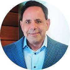 Lisa Manso's Instagram, Twitter & Facebook