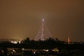 Cbs) op een oppervlakte van 21,62 km² (waarvan 0,46 km² water). Grootste Kerstboom Van Nederland Wordt Led Verlicht Nacht Van De Nacht