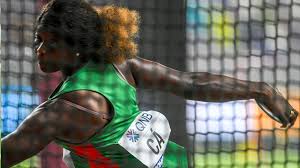 Atletismo o lançamento do disco ao que parece, o lançamento do disco foi descoberto pelos pescadores que lançavam placas chatas de pedras sobre a superfície da água, para que estas deslizassem. Liliana Ca Bate Recorde Nacional Do Lancamento Do Disco Atletismo Publico