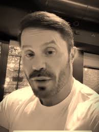 Renato Bonner Falando Sobre Restaurante Que Não É No Mar